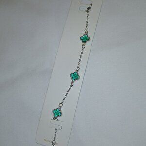 NWT Green Clover Bracelet Silver Tone Chain Lucky 4 Leaf Charm